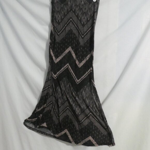 STREETWEAR SOCIETY | small | Slip On Zig Zag Patterned Skirt - Picture 1 of 13